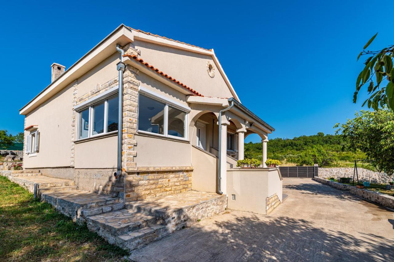 Holiday Home Ante With Beautiful Private Garden Nadin Dış mekan fotoğraf