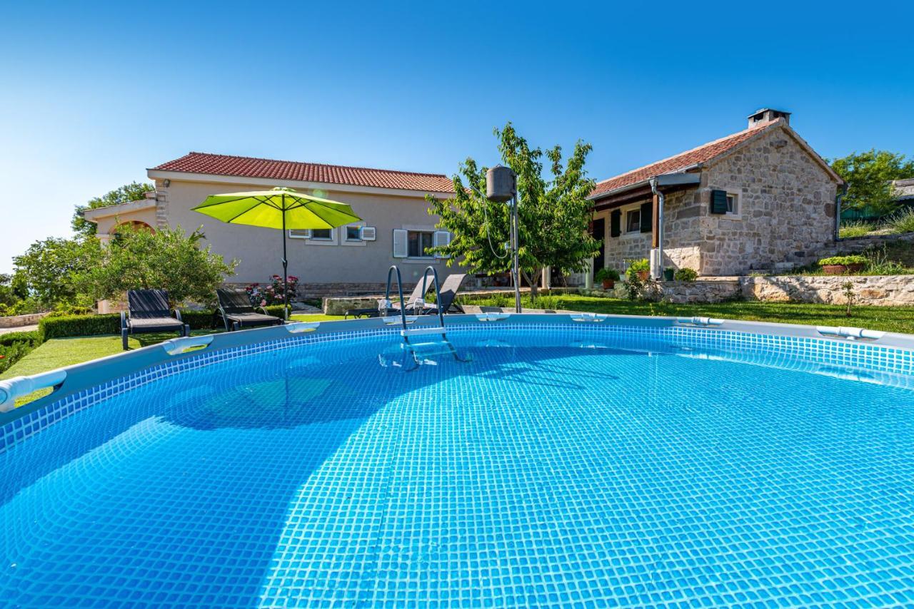 Holiday Home Ante With Beautiful Private Garden Nadin Dış mekan fotoğraf