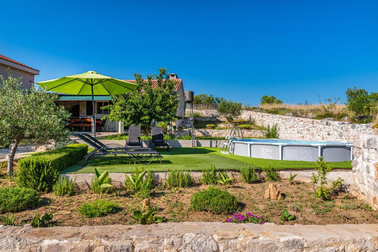 Holiday Home Ante With Beautiful Private Garden Nadin Dış mekan fotoğraf