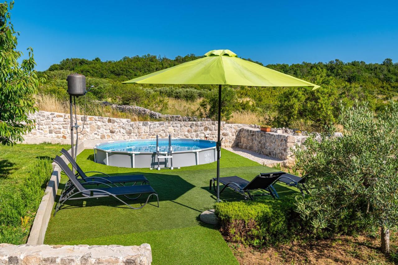 Holiday Home Ante With Beautiful Private Garden Nadin Dış mekan fotoğraf