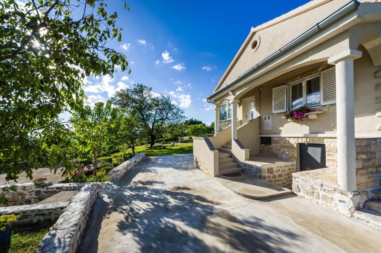 Holiday Home Ante With Beautiful Private Garden Nadin Dış mekan fotoğraf